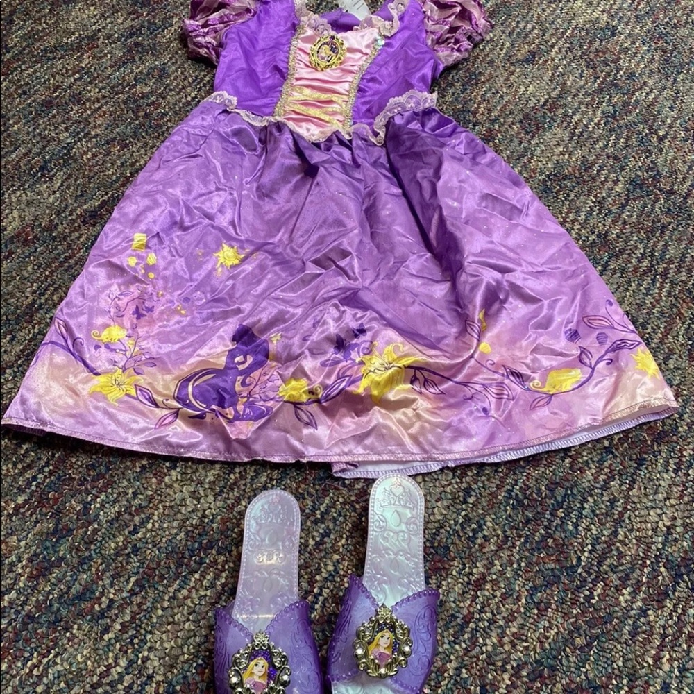 Girls repunzel costume size 4-6x
